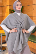 Poncho de punto gris con corte asimétrico