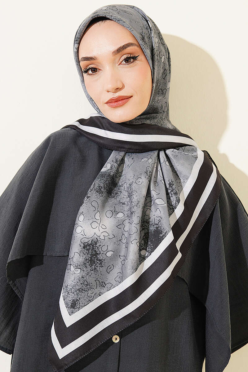 120 Cm Çiçek Detaylı Soft Eşarp Siyah