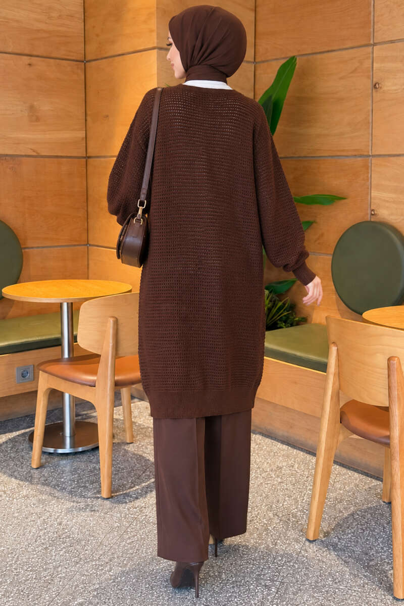https://www.pazarium.com.tr/ajur-desenli-v-yaka-uzun-triko-hirka-kahve-832166-20-B.jpg