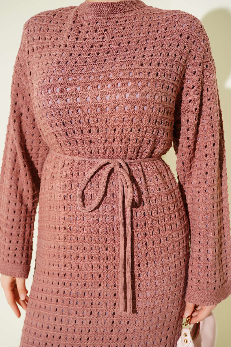 https://cdn.pazarium.com.tr/ajurlu-ip-kusakli-triko-elbise-gul-kurusu-704227-17-B.jpg