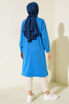 https://cdn.pazarium.com.tr/arma-detayli-uzun-tunik-indigo-442924-10-B.jpg