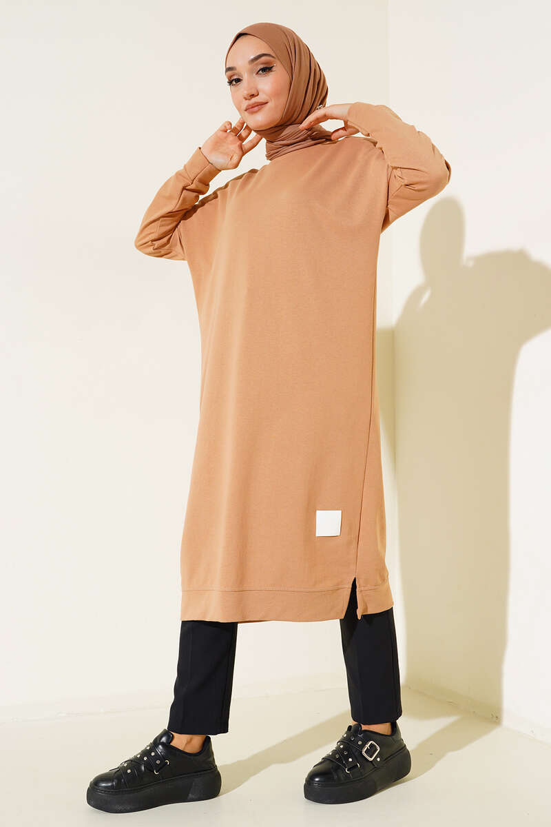 https://cdn.pazarium.com.tr/armali-uzun-basic-tunik-latte-435105-10-B.jpg