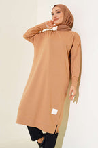 https://cdn.pazarium.com.tr/armali-uzun-basic-tunik-latte-435106-10-B.jpg