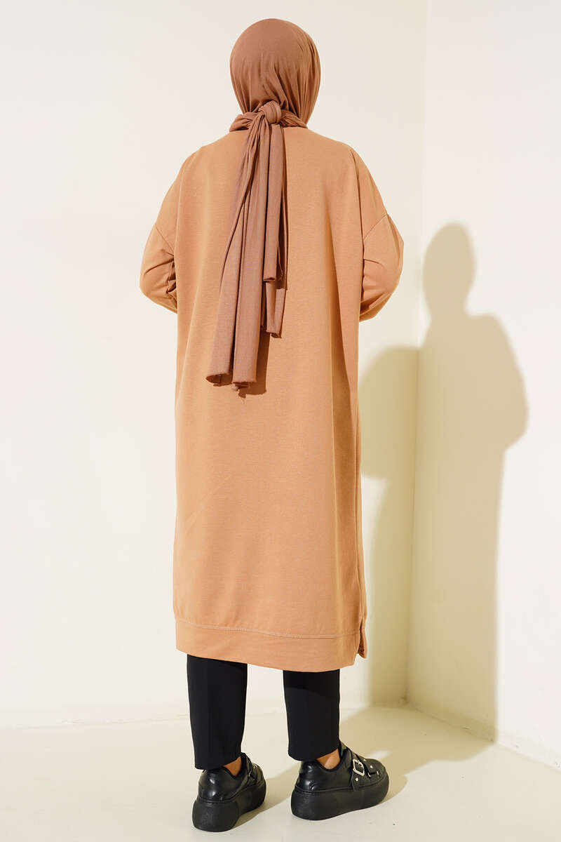 https://cdn.pazarium.com.tr/armali-uzun-basic-tunik-latte-435107-10-B.jpg