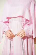 https://cdn.pazarium.com.tr/asimetrik-omuz-parcali-elbise-pembe-805306-19-B.jpg