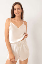 https://cdn.pazarium.com.tr/askili-saten-pijama-takimi-beyaz-538358-12-B.jpg