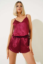 https://cdn.pazarium.com.tr/askili-saten-pijama-takimi-bordo-538594-12-B.jpg