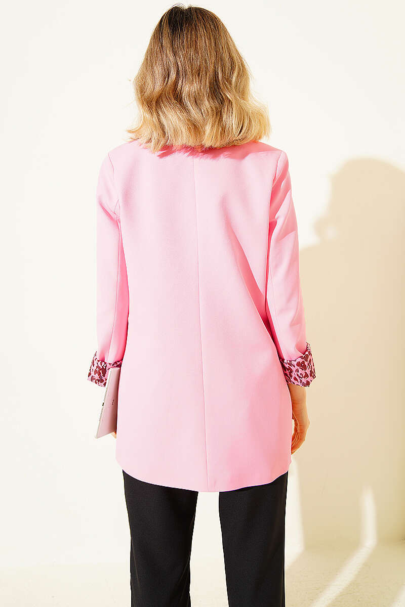 https://cdn.pazarium.com.tr/astari-leoparli-kruvaze-ceket-pembe-778905-19-B.jpg