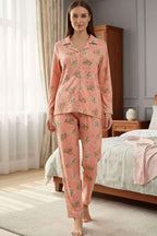 https://cdn.pazarium.com.tr/ayicik-desenli-suet-kruvaze-yaka-pijama-takimi-yavru-agzi-716033-17-B.jpg
