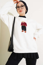 https://cdn.pazarium.com.tr/ayicik-nakis-uc-iplik-sweatshirt-beyaz-565569-13-B.jpg