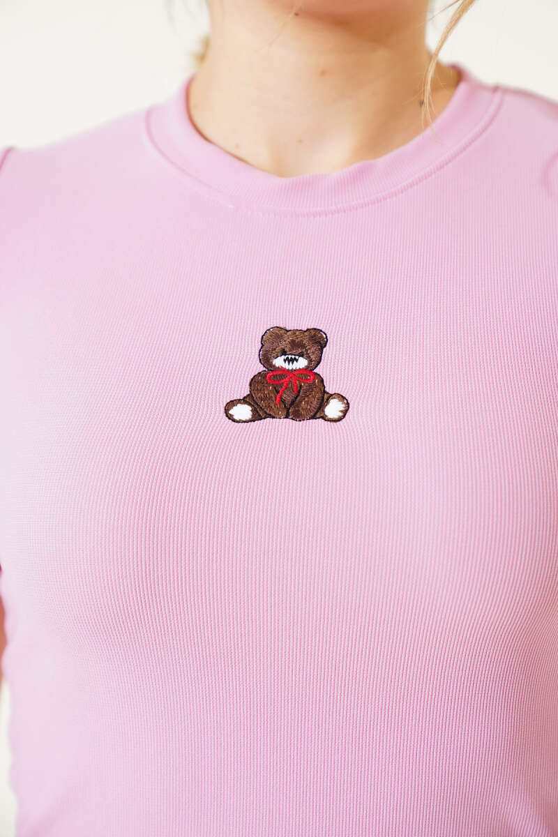 https://cdn.pazarium.com.tr/ayicik-nakisli-kisa-kol-crop-pembe-607738-14-B.jpg
