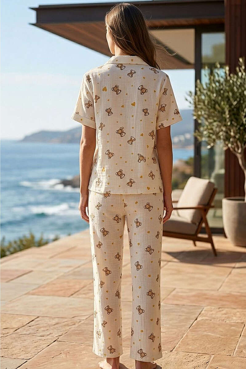 https://cdn.pazarium.com.tr/ayicikli-gomlek-yaka-muslin-kisa-kollu-pijama-takimi-bej-799944-19-B.jpg