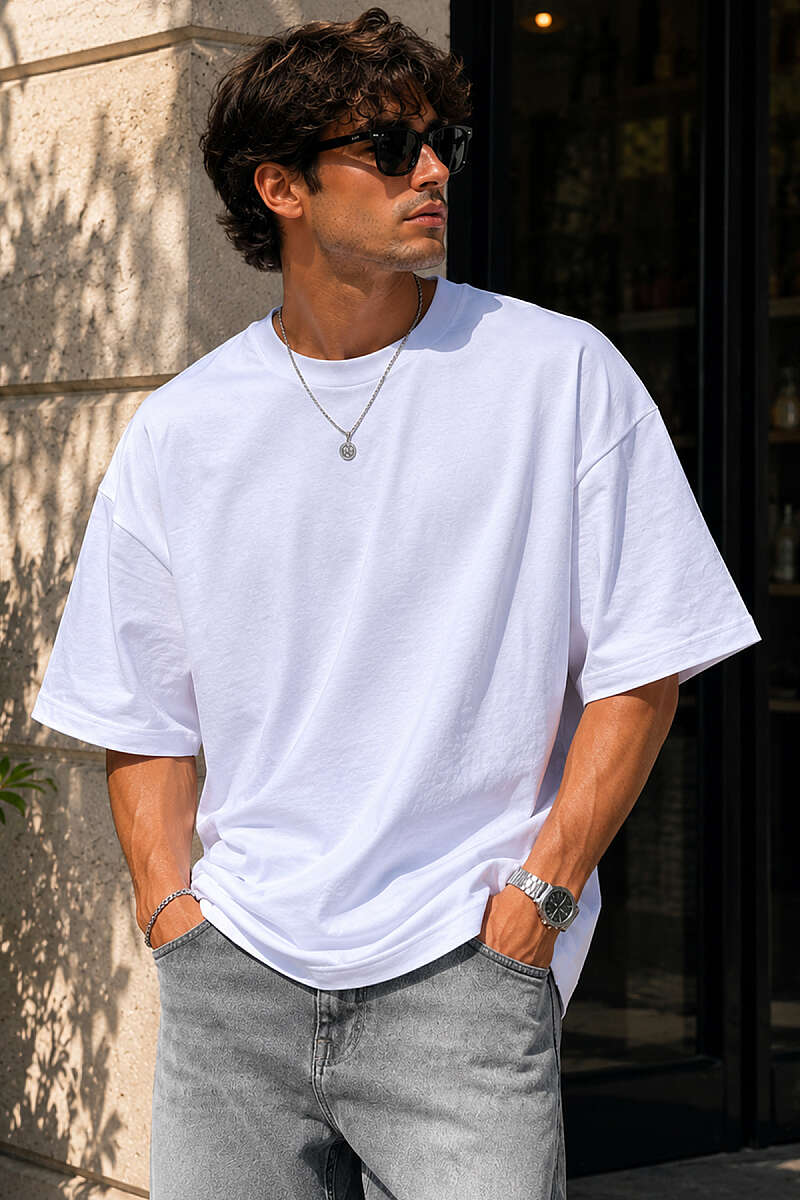 https://cdn.pazarium.com.tr/basic-bisiklet-yaka-oversize-erkek-t-shirt-beyaz-786649-19-B.jpg