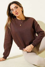 https://cdn.pazarium.com.tr/basic-bisiklet-yaka-uc-ip-sweatshirt-kahve-700529-16-B.jpg