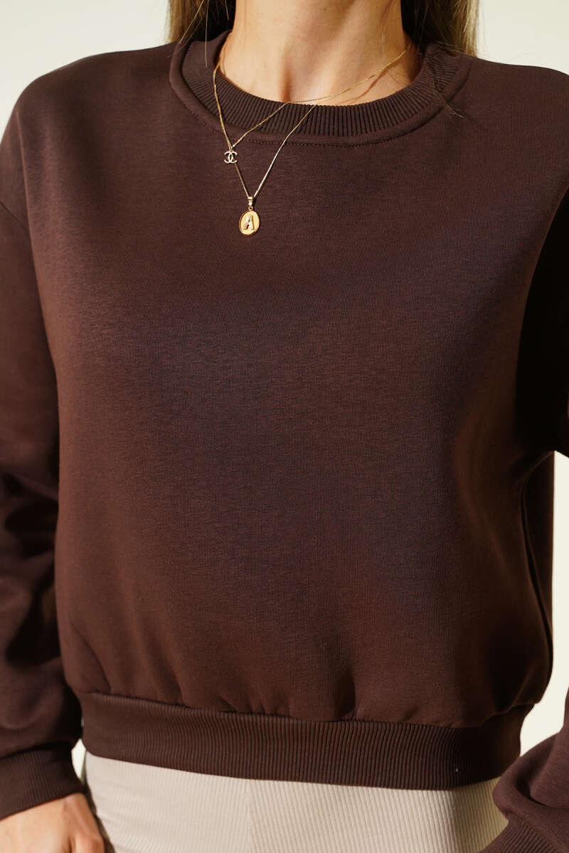 https://cdn.pazarium.com.tr/basic-bisiklet-yaka-uc-ip-sweatshirt-kahve-700531-16-B.jpg