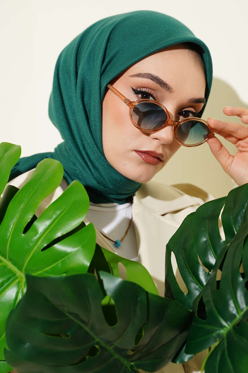 https://cdn.pazarium.com.tr/basic-duz-kislik-esarp-zumrut-685116-16-B.jpg