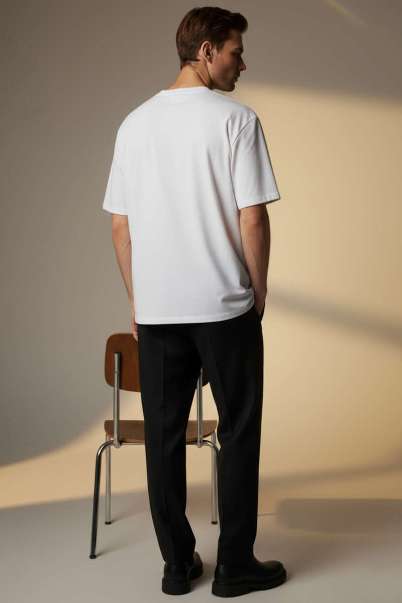 https://cdn.pazarium.com.tr/basic-erkek-t-shirt-beyaz-686059-16-B.jpg
