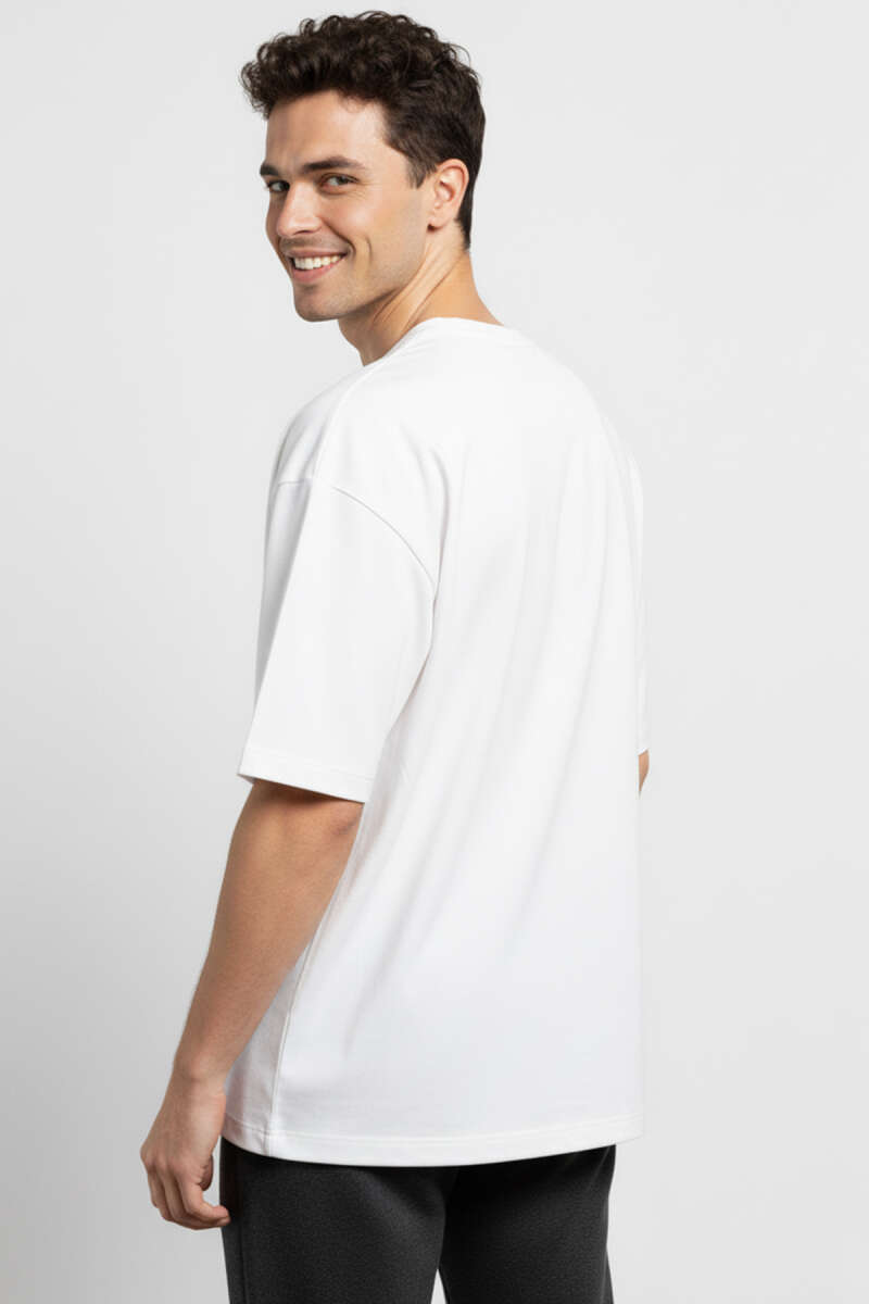 https://cdn.pazarium.com.tr/basic-oversize-erkek-t-shirt-beyaz-686667-16-B.jpg