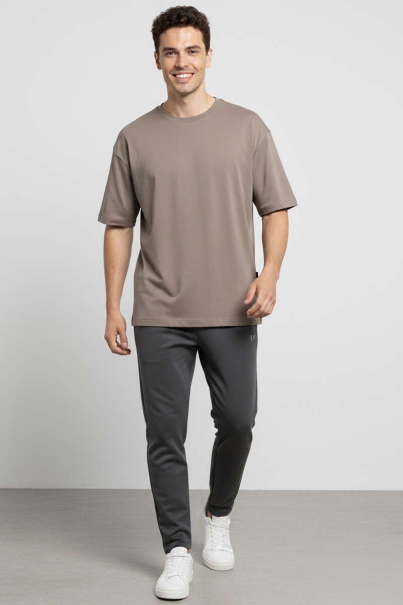 https://cdn.pazarium.com.tr/basic-oversize-erkek-t-shirt-vizon-686654-16-B.jpg