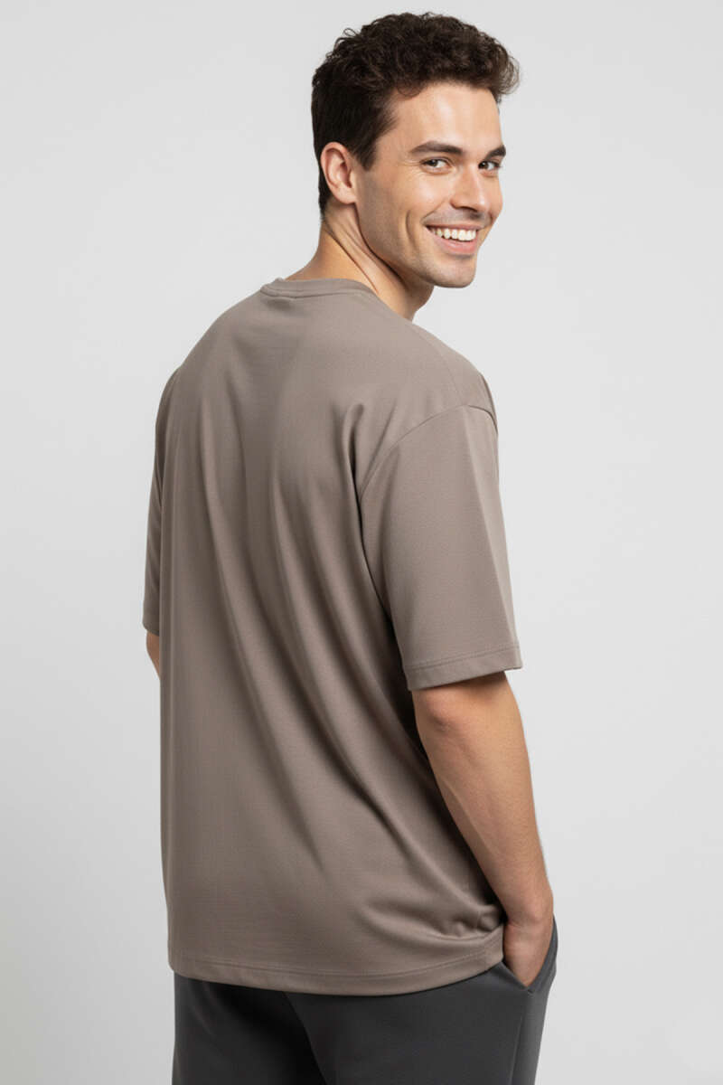 https://cdn.pazarium.com.tr/basic-oversize-erkek-t-shirt-vizon-686656-16-B.jpg