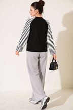 https://cdn.pazarium.com.tr/baskili-cizgi-detayli-sweatshirt-siyah-842324-20-B.jpg