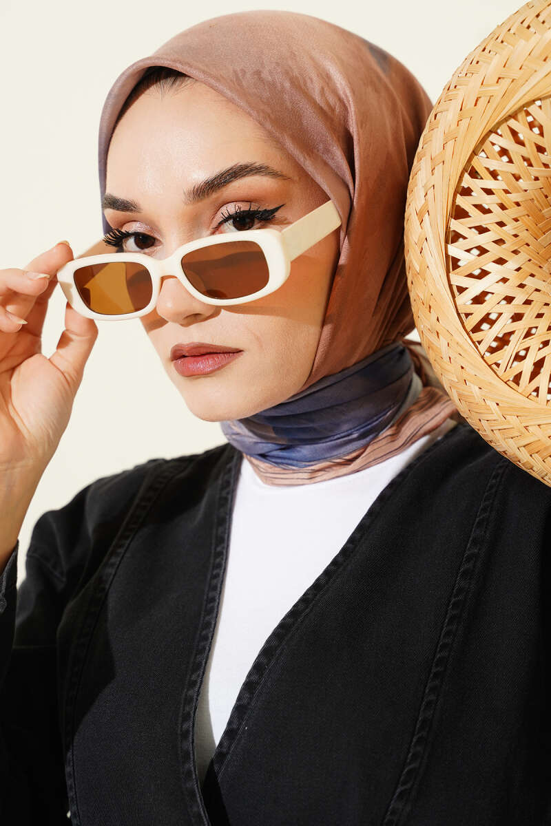 https://cdn.pazarium.com.tr/batik-desen-demore-esarp-camel-706903-17-B.jpg