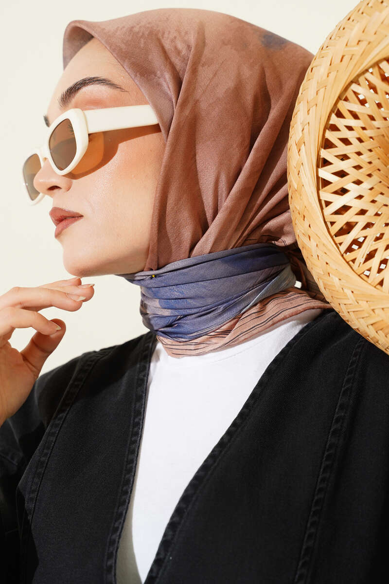 https://cdn.pazarium.com.tr/batik-desen-demore-esarp-camel-706904-17-B.jpg
