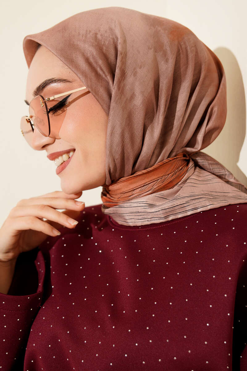 https://cdn.pazarium.com.tr/batik-desen-demore-esarp-latte-705124-17-B.jpg