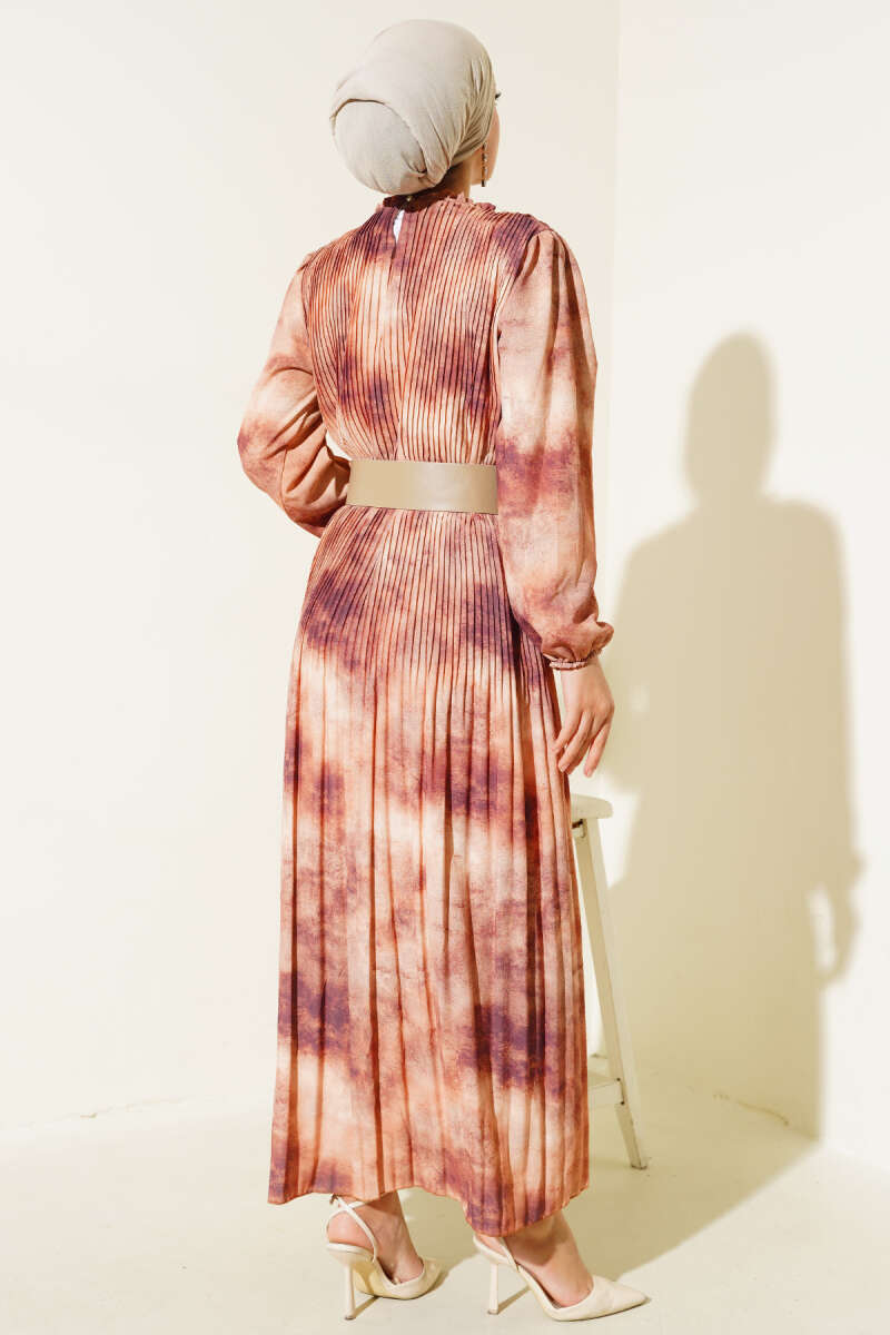 https://cdn.pazarium.com.tr/batik-desen-pileli-sifon-elbise-kahve-524373-12-B.jpg