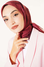 https://cdn.pazarium.com.tr/batik-desen-soft-kras-serisi-esarp-bordo-818244-20-B.jpg