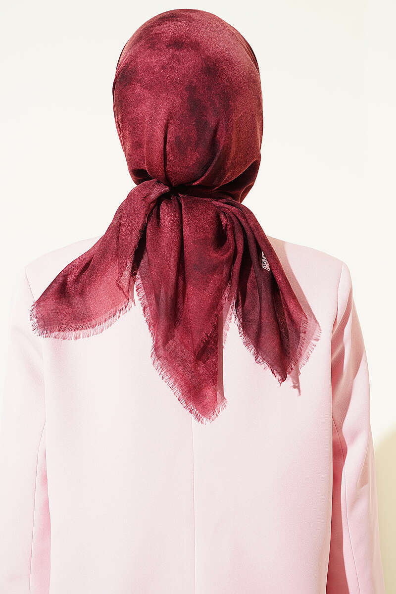 https://cdn.pazarium.com.tr/batik-desen-soft-kras-serisi-esarp-bordo-818246-20-B.jpg