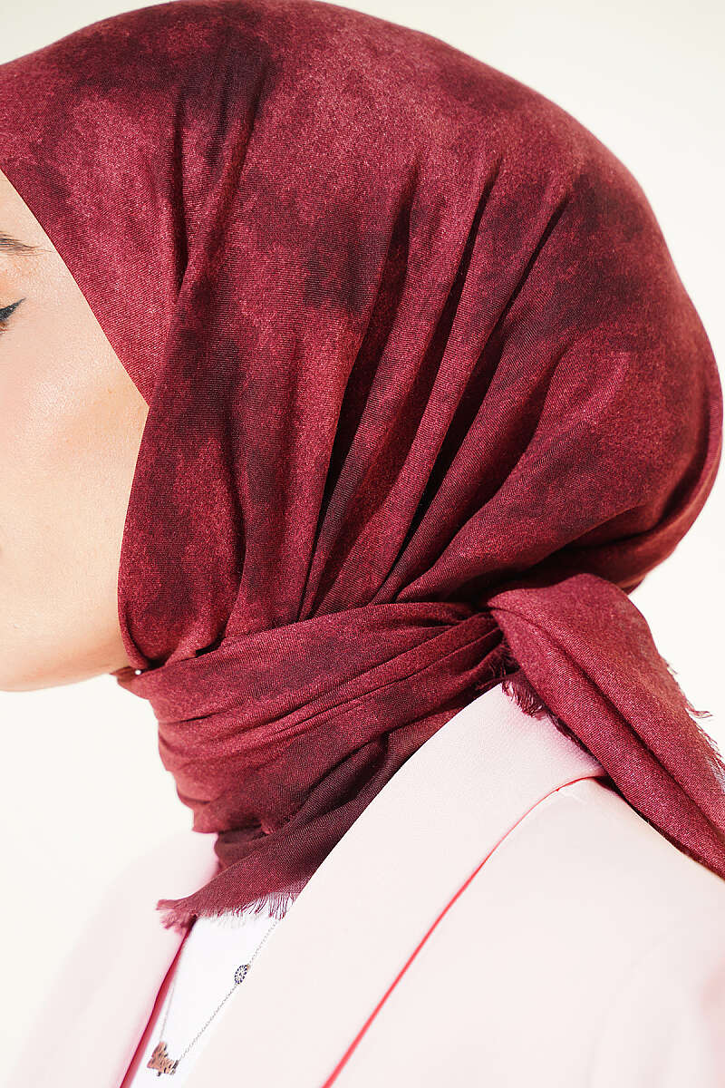 https://cdn.pazarium.com.tr/batik-desen-soft-kras-serisi-esarp-bordo-818247-20-B.jpg