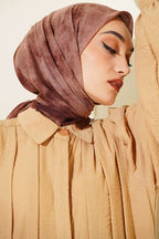 https://cdn.pazarium.com.tr/batik-desen-soft-kras-serisi-esarp-kestane-818181-20-B.jpg