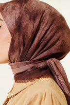 https://cdn.pazarium.com.tr/batik-desen-soft-kras-serisi-esarp-kestane-818184-20-B.jpg