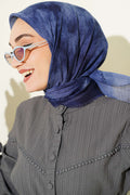 https://cdn.pazarium.com.tr/batik-desen-soft-kras-serisi-esarp-lacivert-813692-20-B.jpg