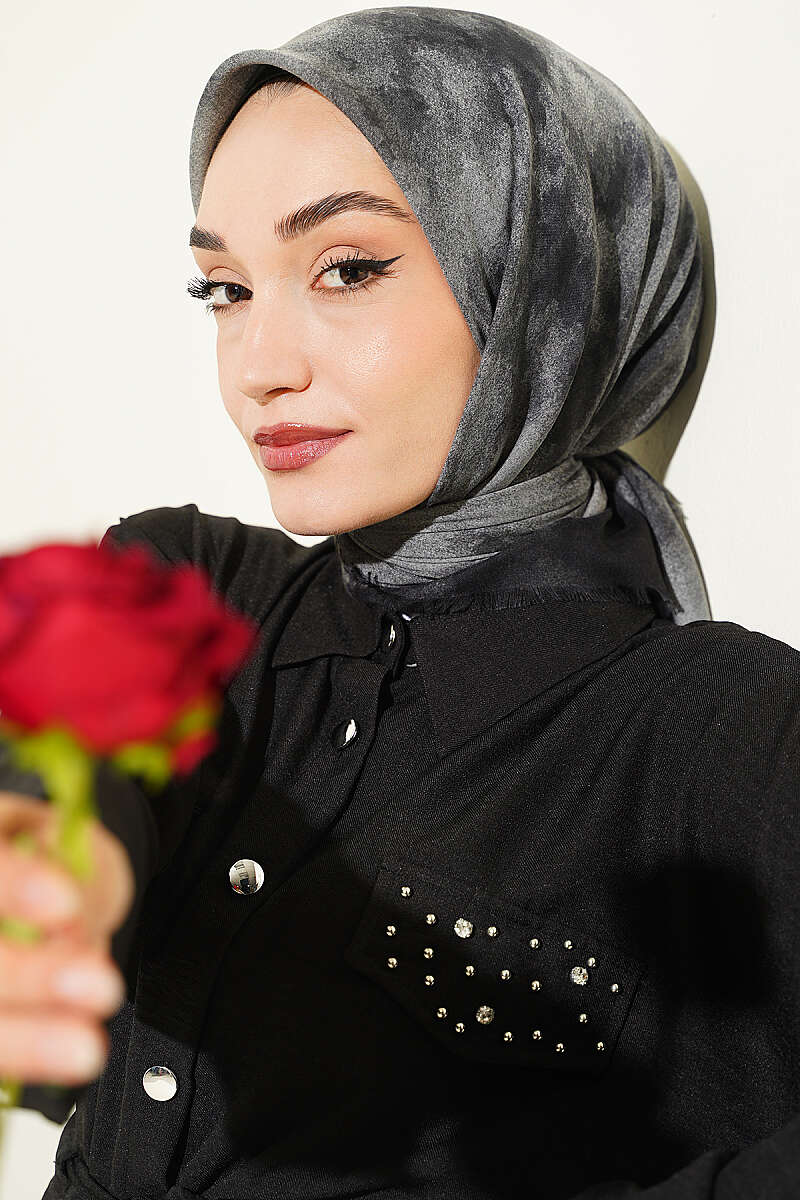 https://cdn.pazarium.com.tr/batik-desen-soft-kras-serisi-esarp-siyah-813510-20-B.jpg