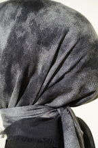 https://cdn.pazarium.com.tr/batik-desen-soft-kras-serisi-esarp-siyah-813512-20-B.jpg
