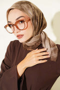 https://cdn.pazarium.com.tr/batik-desen-soft-kras-serisi-esarp-sutlu-kahve-818040-20-B.jpg