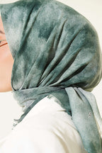 https://cdn.pazarium.com.tr/batik-desen-soft-kras-serisi-esarp-yesil-818303-20-B.jpg