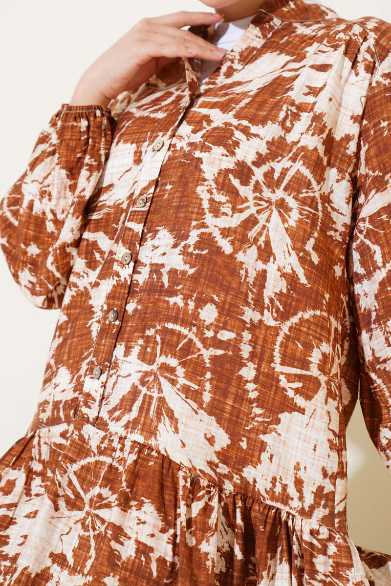 https://cdn.pazarium.com.tr/batik-desen-yarim-dugmeli-elbise-taba-585616-14-B.jpg