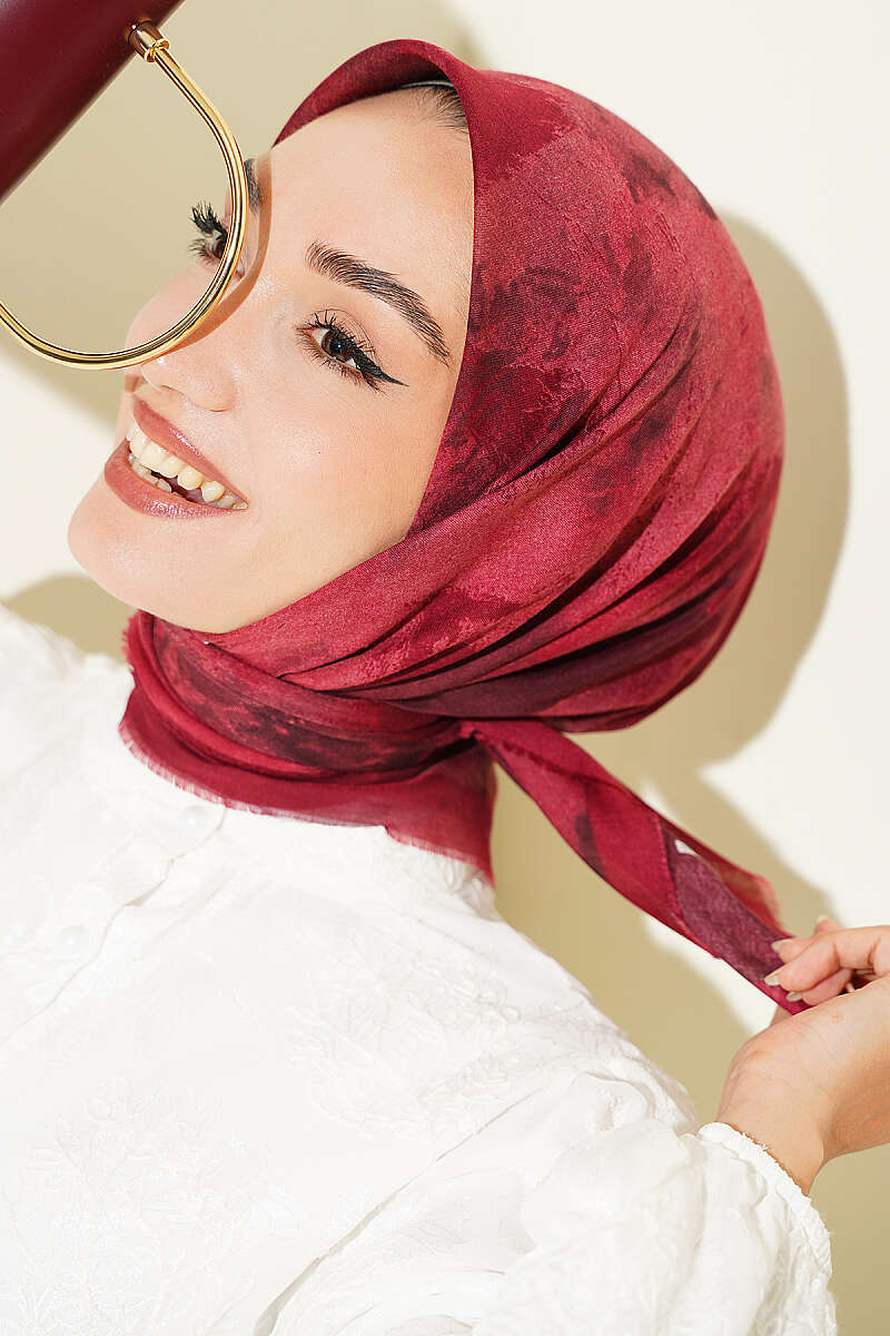 https://cdn.pazarium.com.tr/batik-desenli-soft-esarp-bordo-813949-20-B.jpg