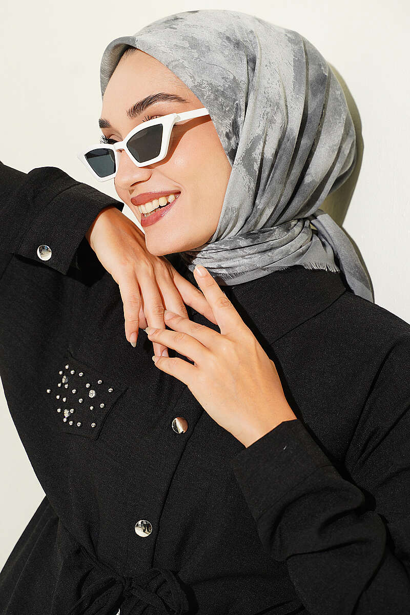 https://cdn.pazarium.com.tr/batik-desenli-soft-esarp-gri-813497-20-B.jpg