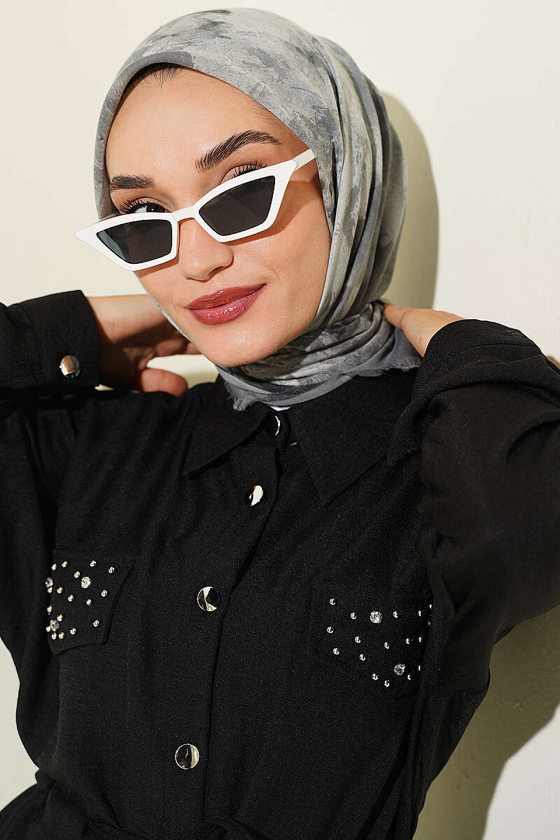 https://cdn.pazarium.com.tr/batik-desenli-soft-esarp-gri-813498-20-B.jpg