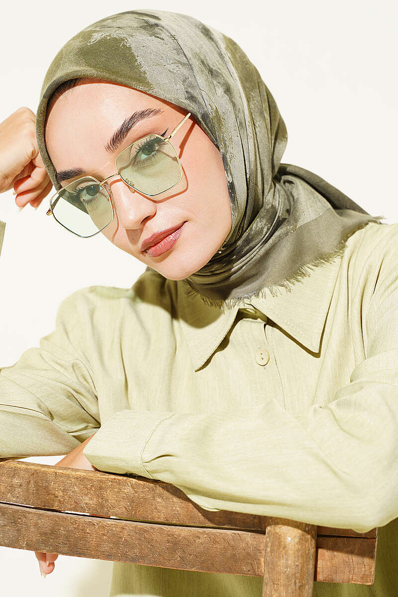 https://cdn.pazarium.com.tr/batik-desenli-soft-esarp-haki-813953-20-B.jpg