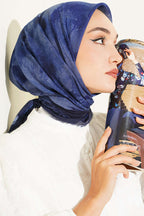 https://cdn.pazarium.com.tr/batik-desenli-soft-esarp-lacivert-813957-20-B.jpg