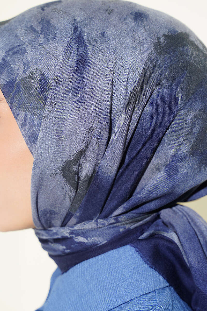 https://cdn.pazarium.com.tr/batik-desenli-soft-esarp-lacivert-mavi-813504-20-B.jpg