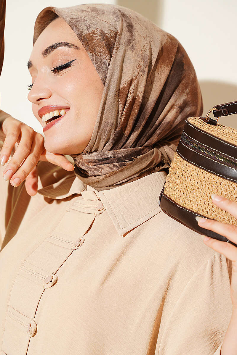 https://cdn.pazarium.com.tr/batik-desenli-soft-esarp-latte-813716-20-B.jpg