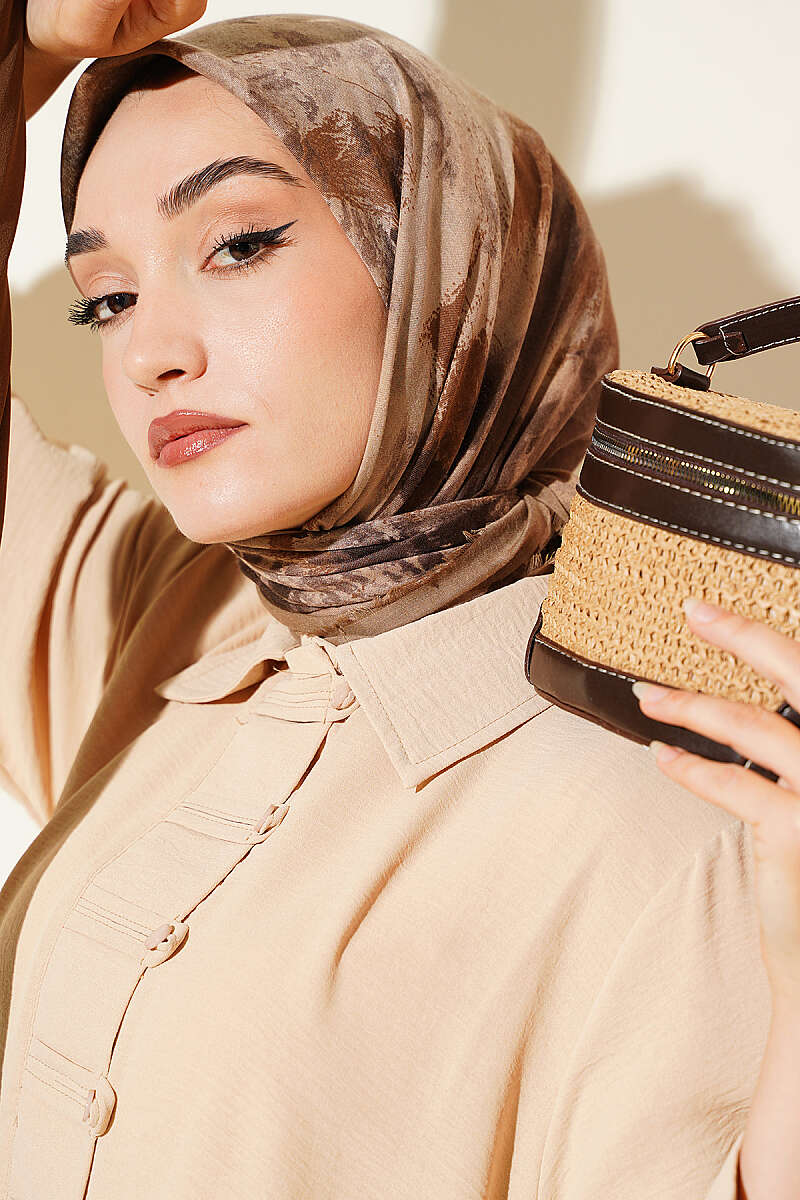 https://cdn.pazarium.com.tr/batik-desenli-soft-esarp-latte-813717-20-B.jpg