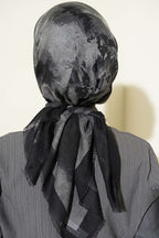 https://cdn.pazarium.com.tr/batik-desenli-soft-esarp-siyah-813726-20-B.jpg