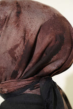 https://cdn.pazarium.com.tr/batik-desenli-soft-esarp-siyah-kahve-813496-20-B.jpg